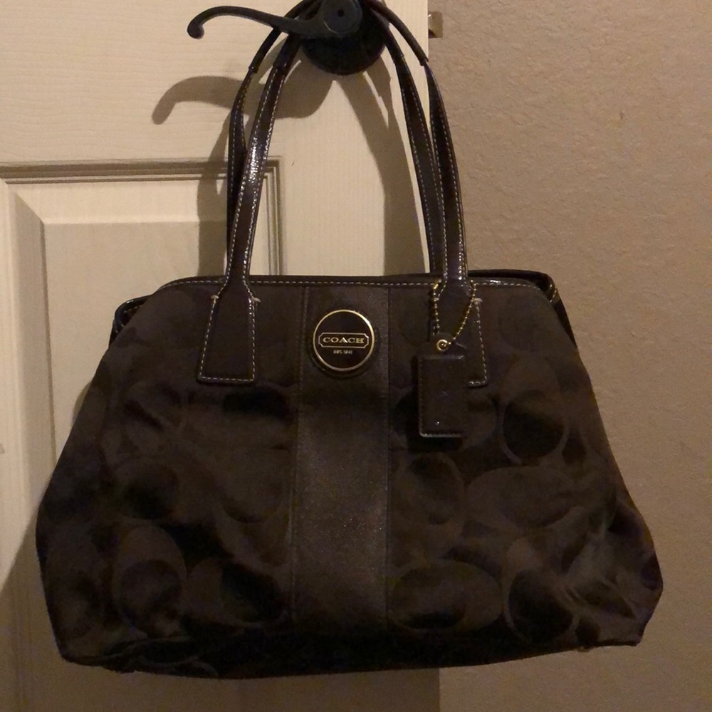 Adorable brown Coach shoulder bag